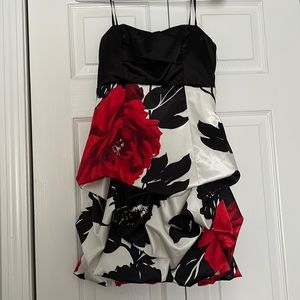 Nice and beautiful dress can be wear in party and wedding. wear one time.